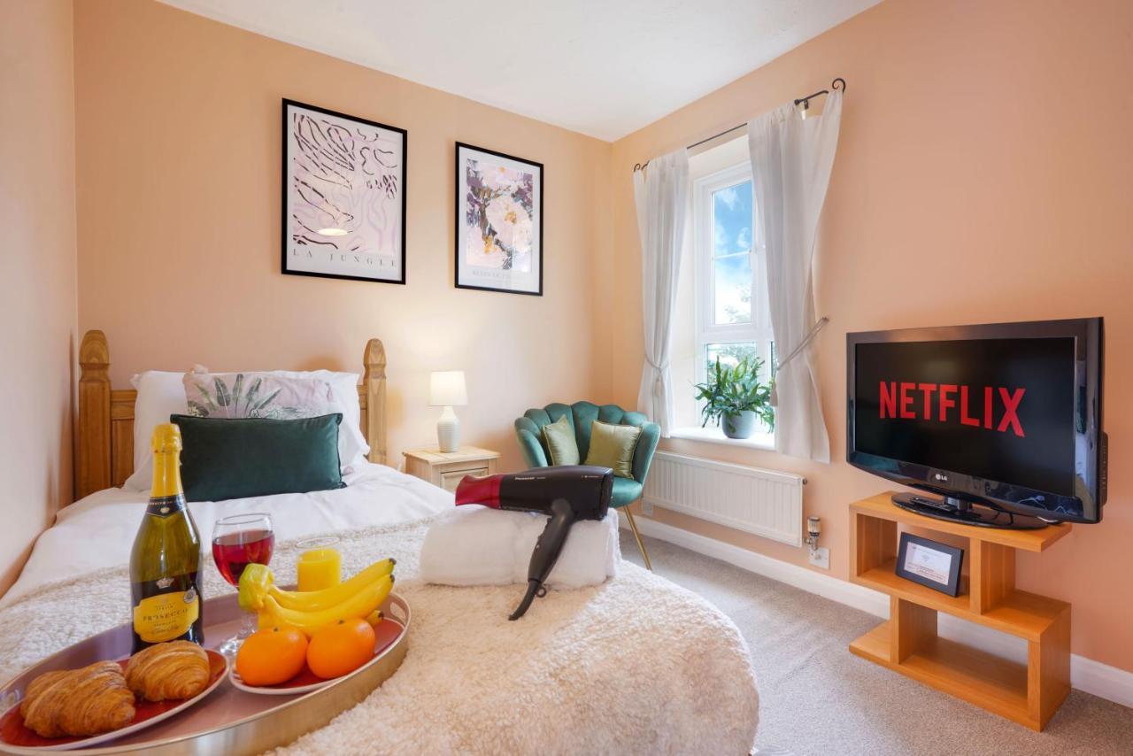 Yoko's Charming Retreat: 4br With Garden & Smart Tvs