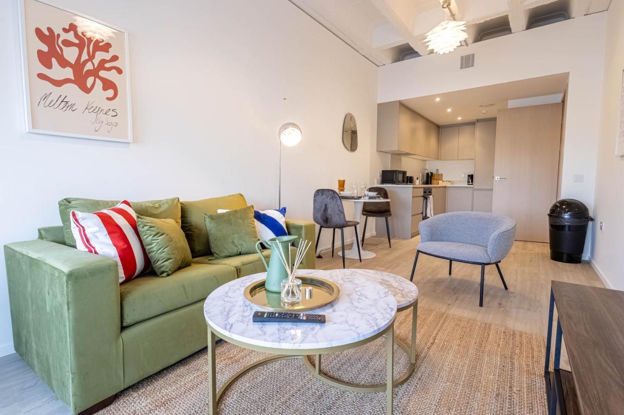 Stunning View In Location Free Parking Apartment