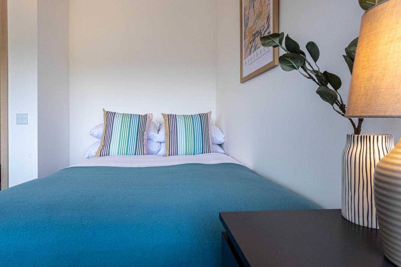 Stunning View In Location Free Parking Apartment