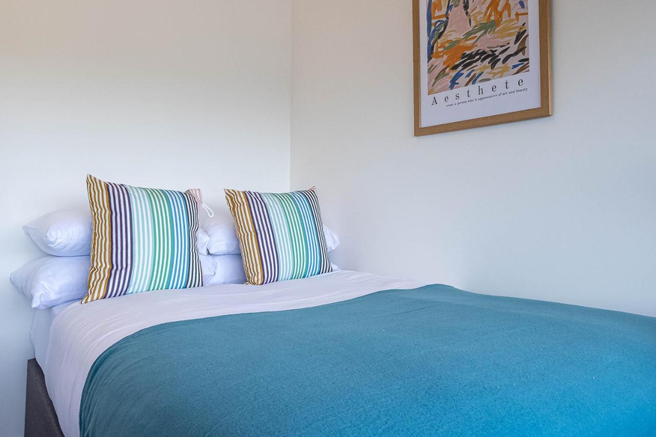 Stunning View In Location Free Parking Apartment Milton Keynes