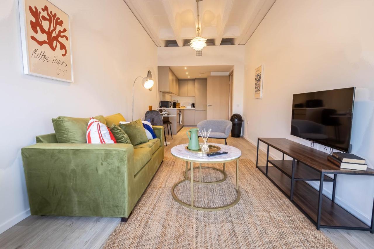 Stunning View In Location Free Parking Apartment