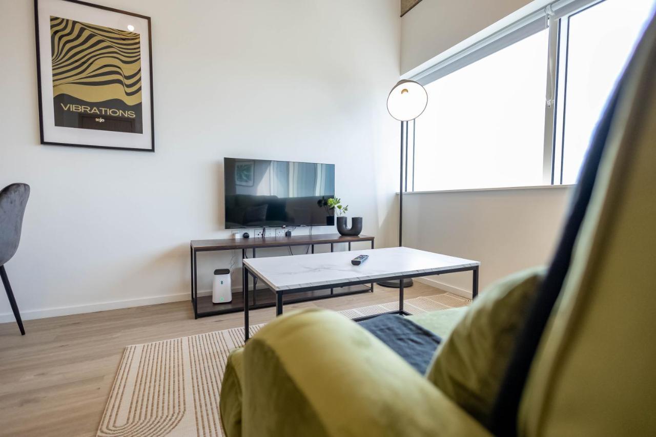 Stunning View In Location Free Parking Apartment Milton Keynes