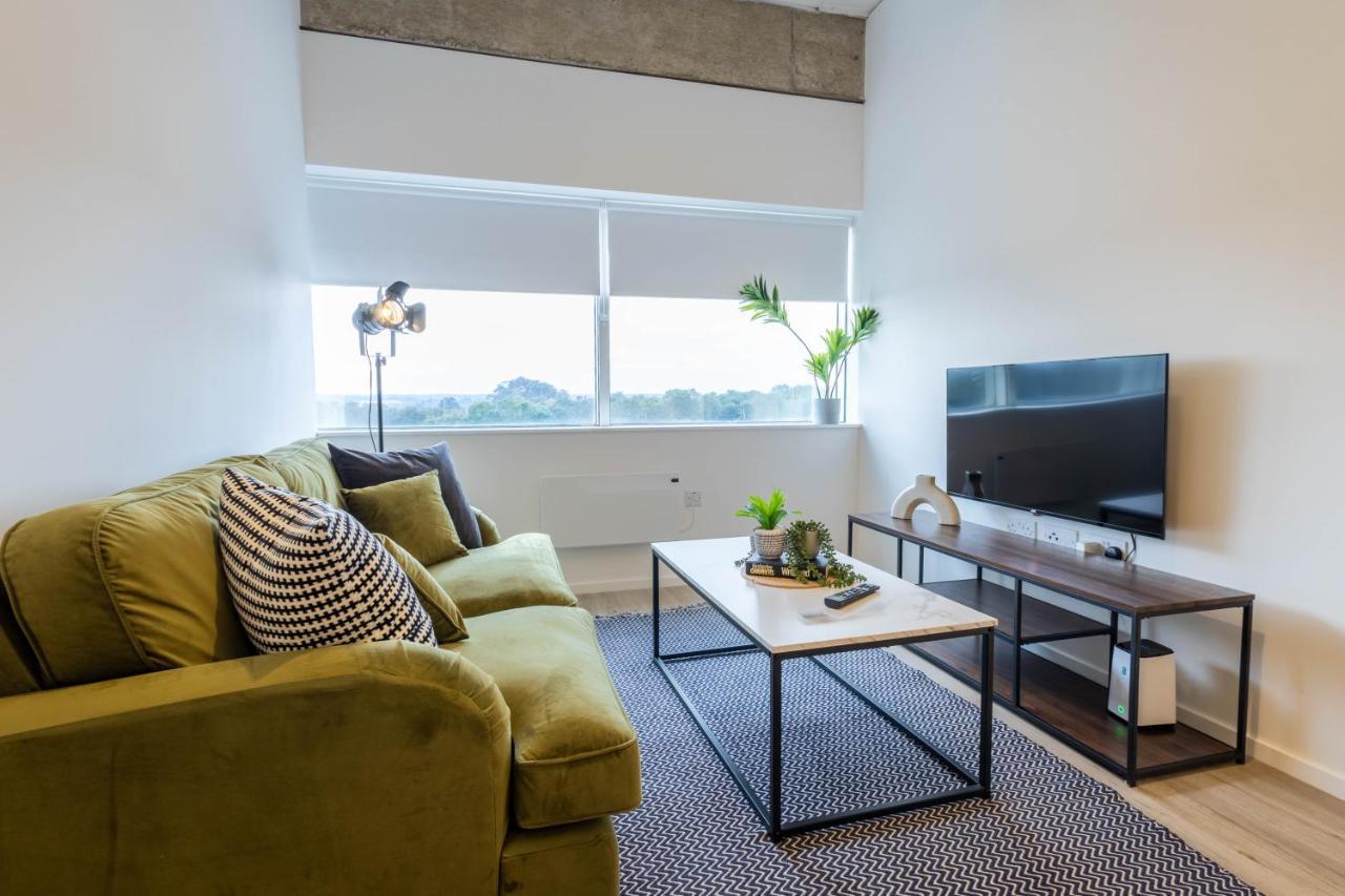 Stunning View In Location Free Parking Apartment *