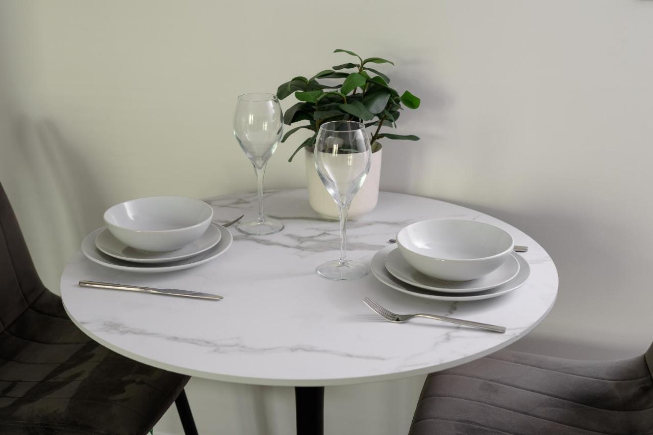 1-bed Perfect For By Valore Services Apartment Milton Keynes