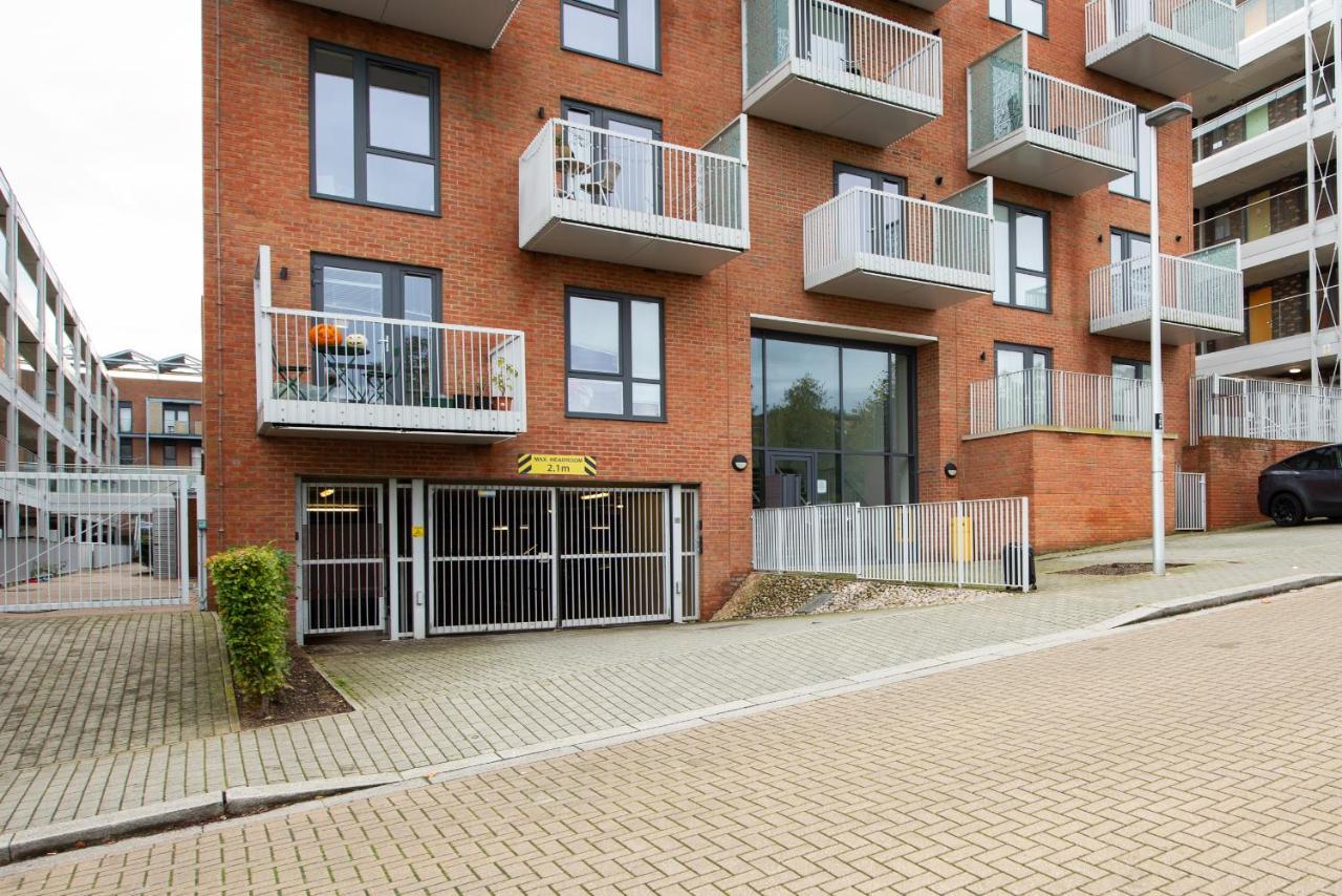Apartment 1-bed Perfect For By Valore Services Milton Keynes