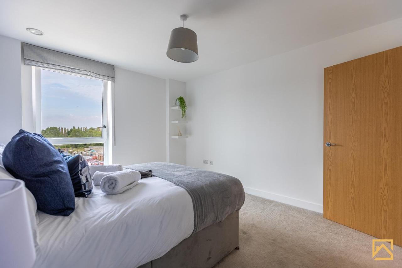 Apartment Cosy 1 Bed Near Peaceful Canal By Valore Services *