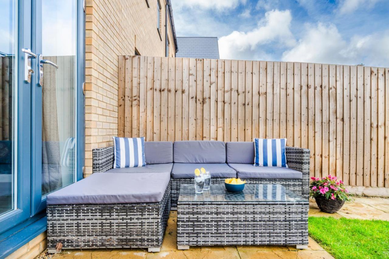 Spacious 4br Townhouse Free Parking & Wifi Holiday home *