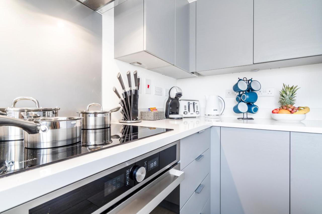 Holiday home Spacious 4br Townhouse Free Parking & Wifi *
