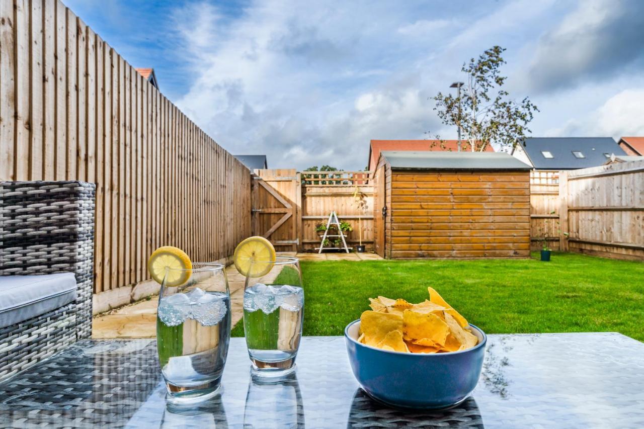 Spacious 4br Townhouse Free Parking & Wifi Holiday home *
