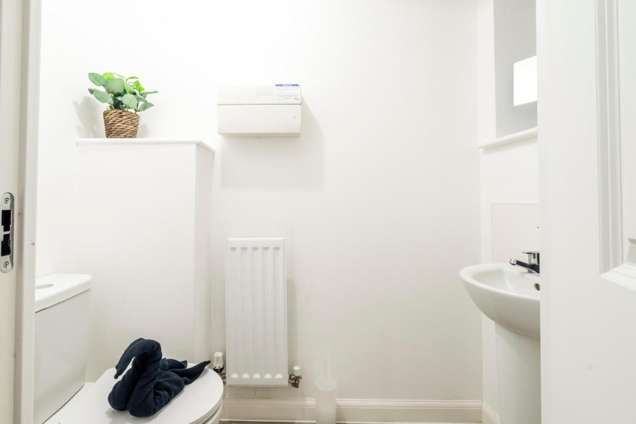 Spacious 4br Townhouse Free Parking & Wifi