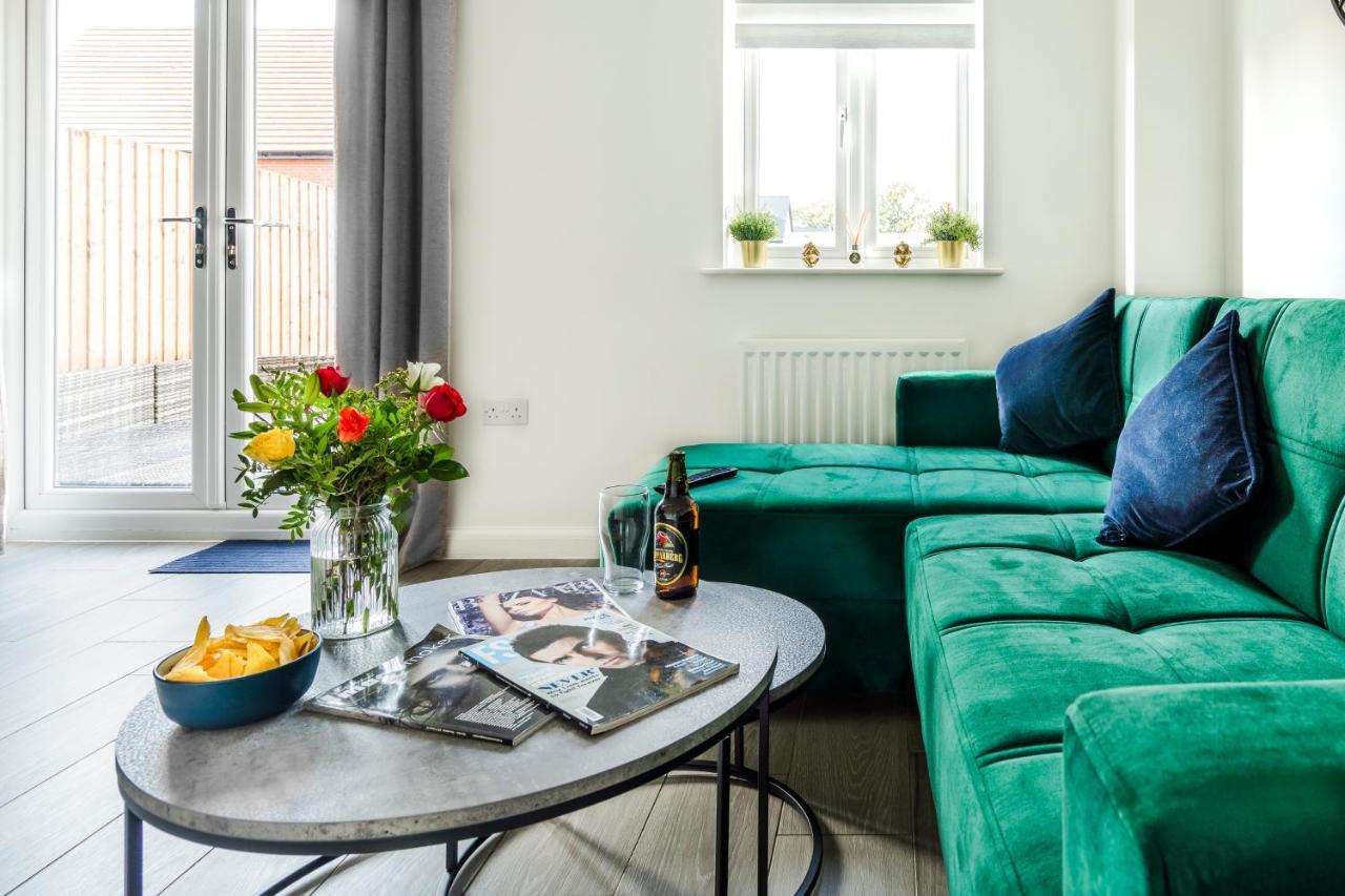 Spacious 4br Townhouse Free Parking & Wifi Holiday home *