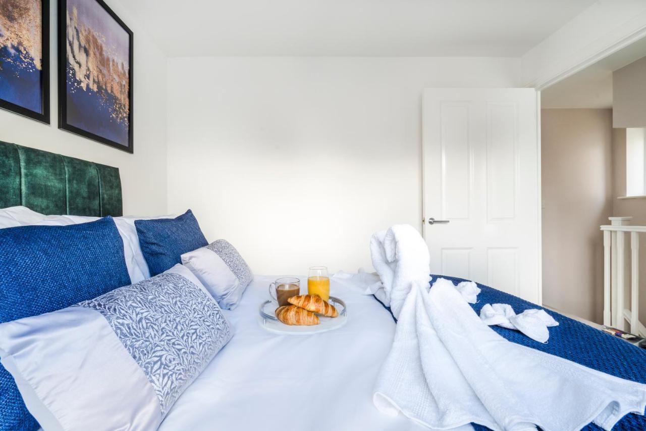 Holiday home Spacious 4br Townhouse Free Parking & Wifi Milton Keynes