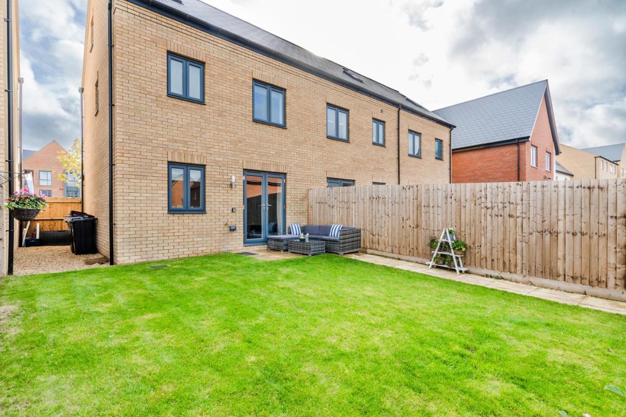 Spacious 4br Townhouse Free Parking & Wifi *
