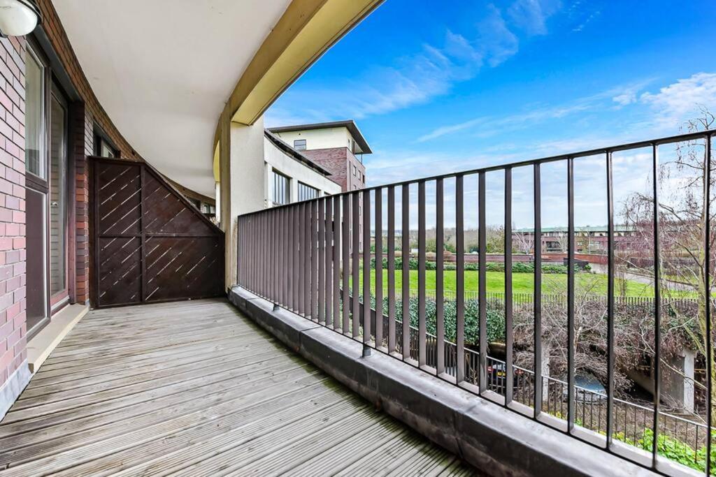 Scenic Park View Apartment Milton Keynes