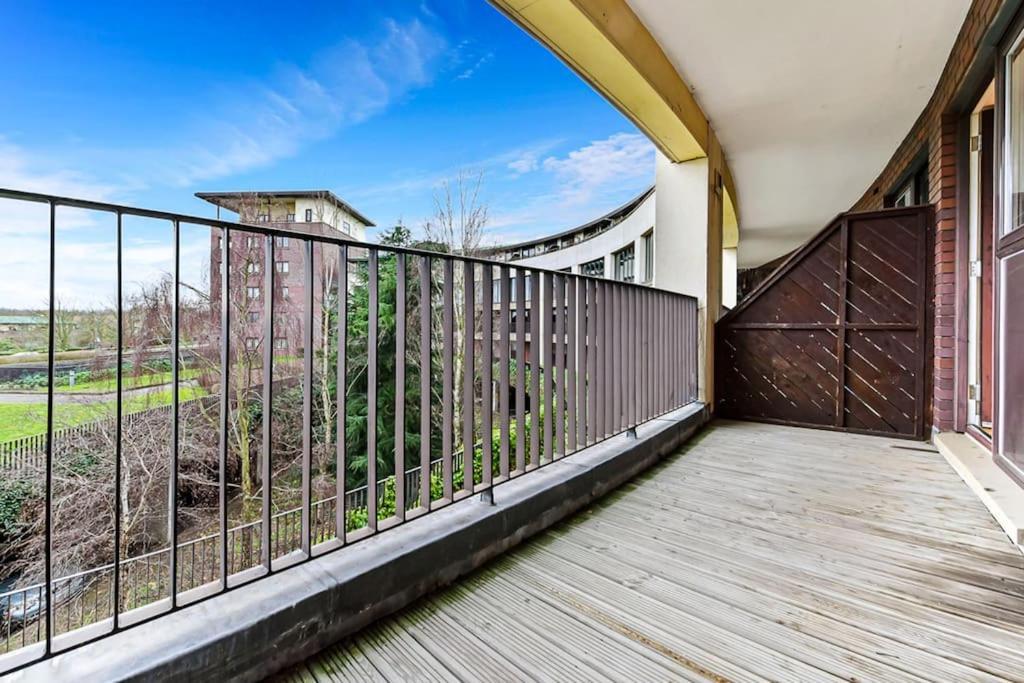 Scenic Park View Apartment *