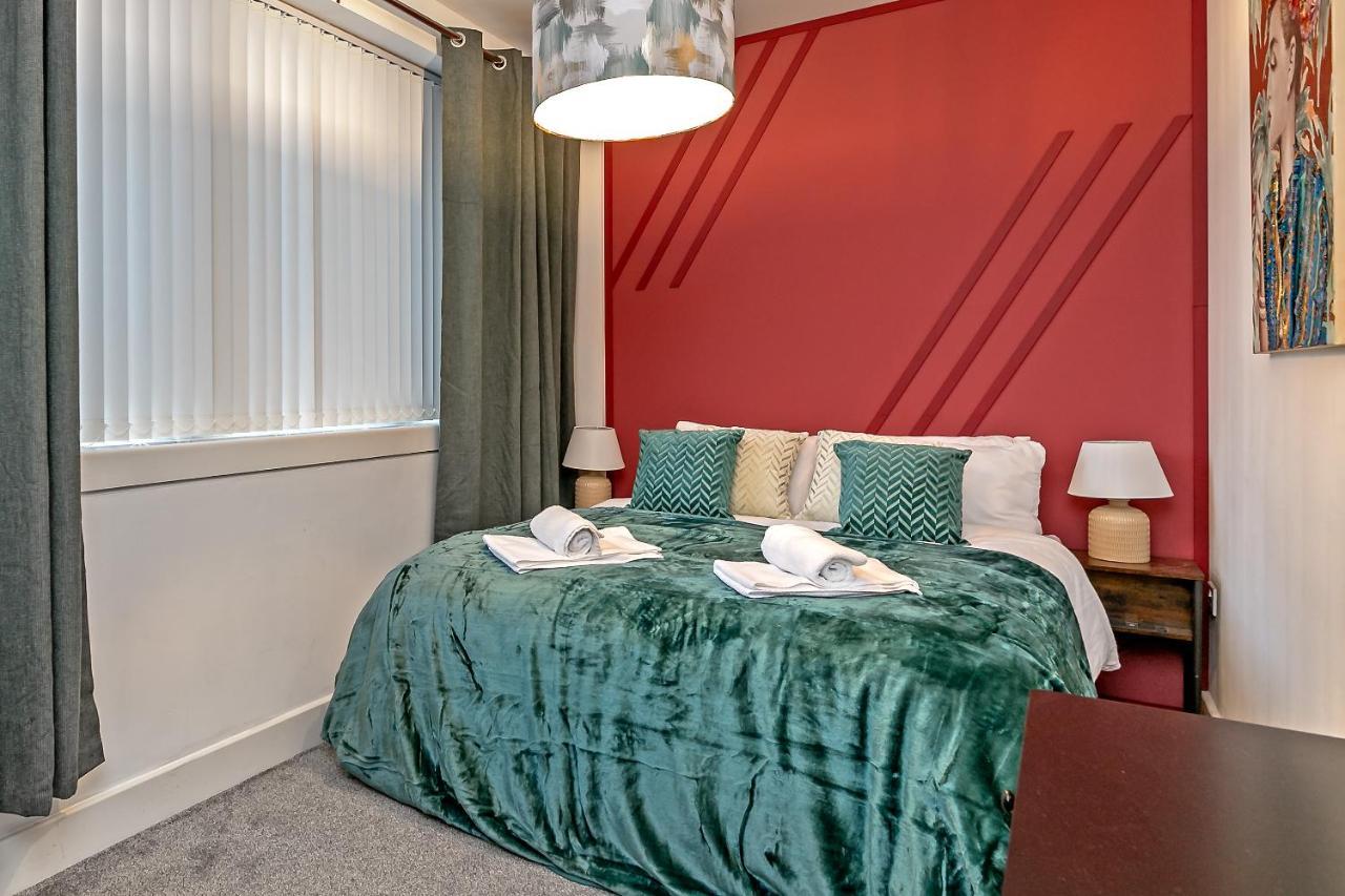 The Juke Box Suite: Centre With Parking Apartment *