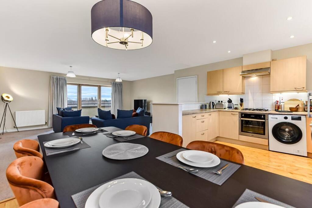 Large Group & Contractor Booking! Duplex W/parking Apartamento Milton Keynes