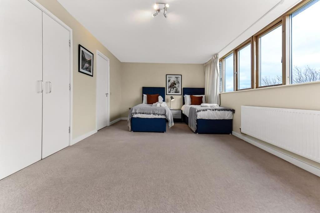 Large Group & Contractor Booking! Duplex W/parking Apartamento *