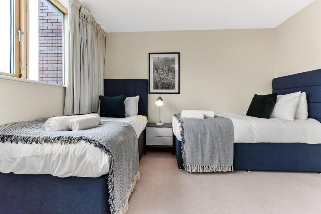 Apartamento Large Group & Contractor Booking! Duplex W/parking *