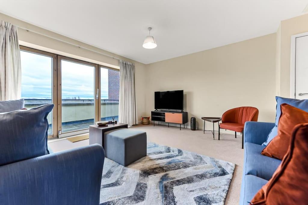 Large Group & Contractor Booking! Duplex W/parking Apartamento *