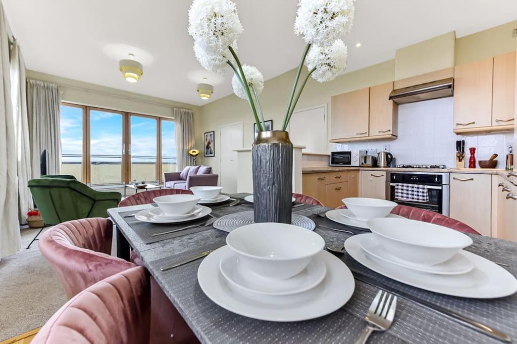 Penthouse With Scenic View Balcony *
