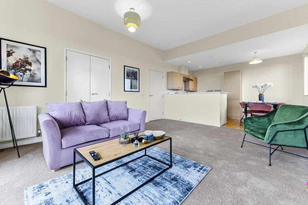 Penthouse With Scenic View Balcony * Milton Keynes