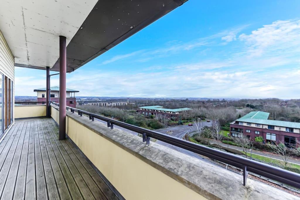 Penthouse With Scenic View Balcony * Milton Keynes