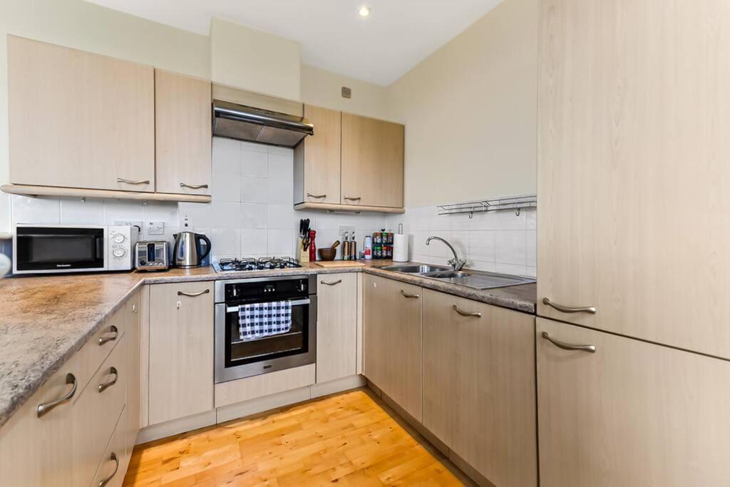 Apartment Penthouse With Scenic View Balcony *
