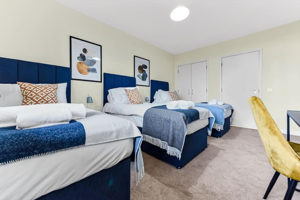 Penthouse With Scenic View Balcony * Milton Keynes