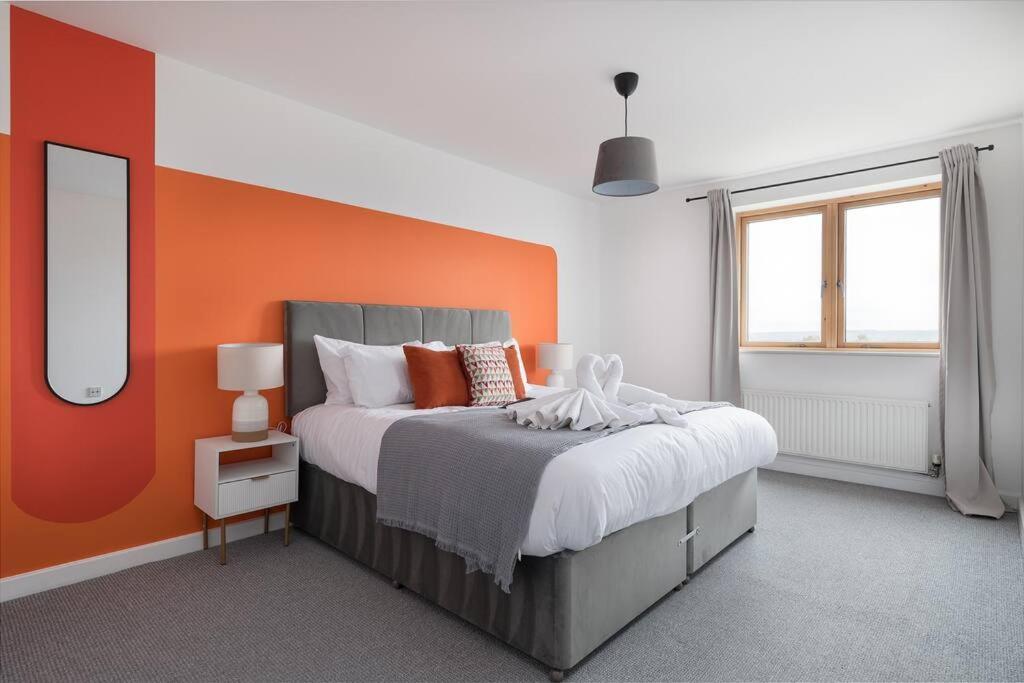 Luxury 2 Bed, Central, Free Parking, Smart Tv By Valore Services Apartment Milton Keynes