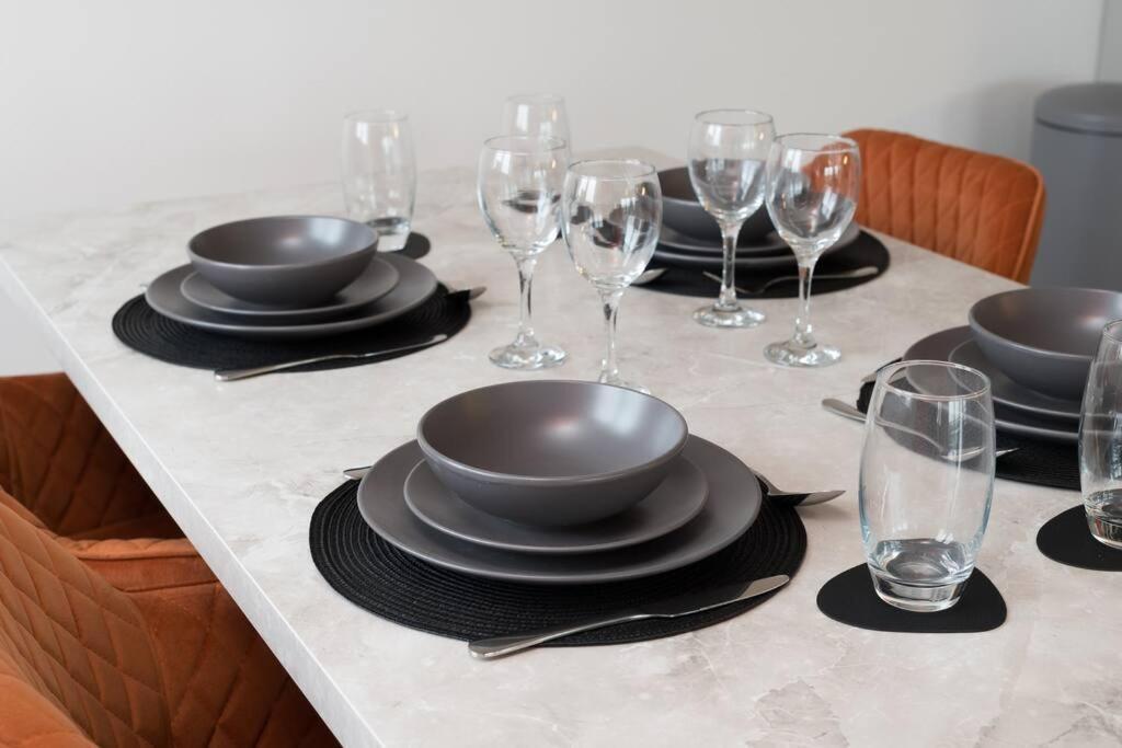 Apartment Luxury 2 Bed, Central, Free Parking, Smart Tv By Valore Services