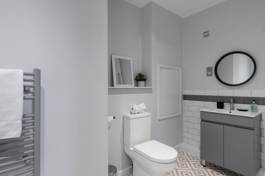 Luxury 2 Bed, Central, Free Parking, Smart Tv By Valore Services *