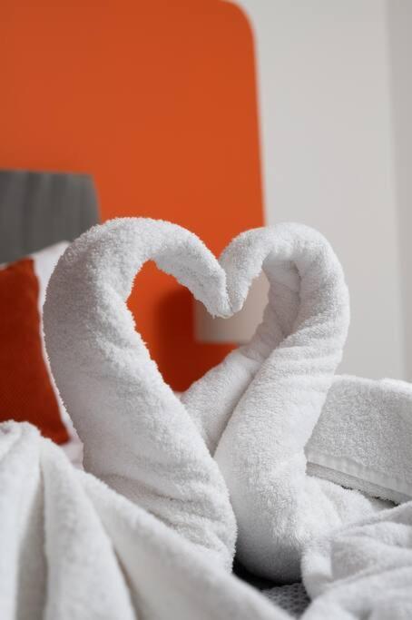 Luxury 2 Bed, Central, Free Parking, Smart Tv By Valore Services Apartment *