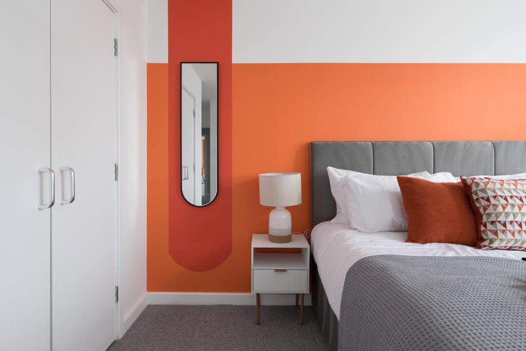Apartment Luxury 2 Bed, Central, Free Parking, Smart Tv By Valore Services Milton Keynes