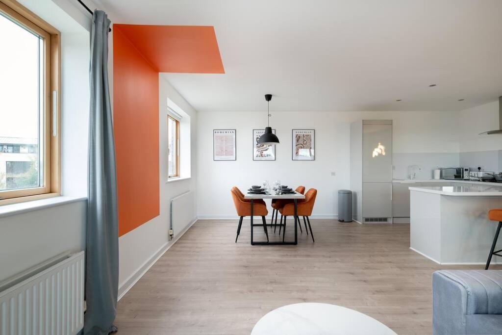 Luxury 2 Bed, Central, Free Parking, Smart Tv By Valore Services Apartment
