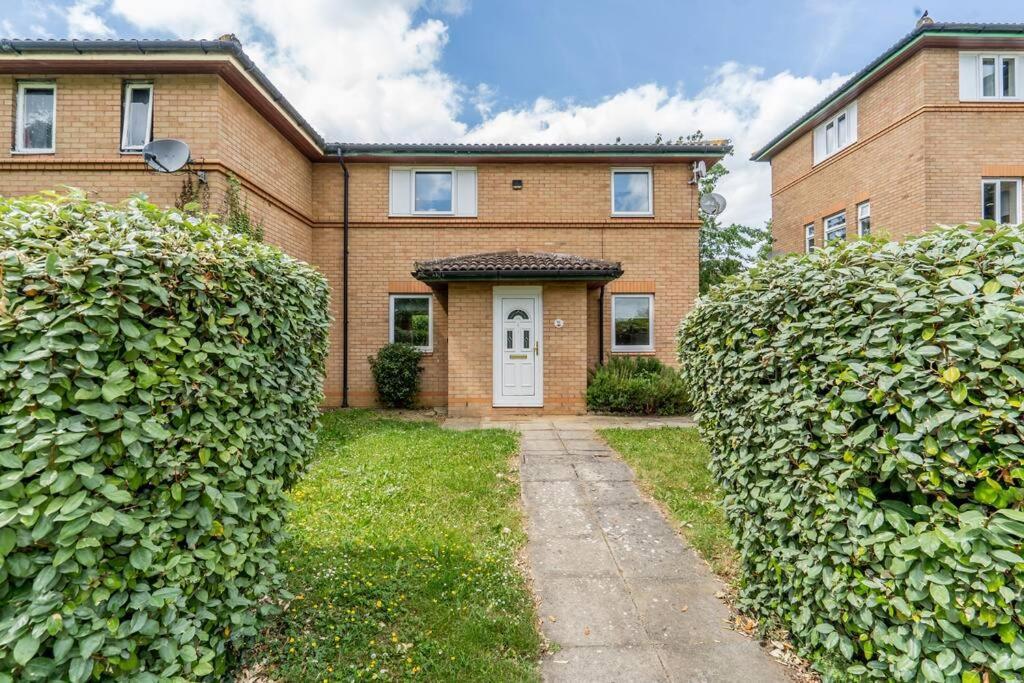 Contractors, Mk, Free Off Street Parking, Close To Amenities, Managed By Chique Ltd