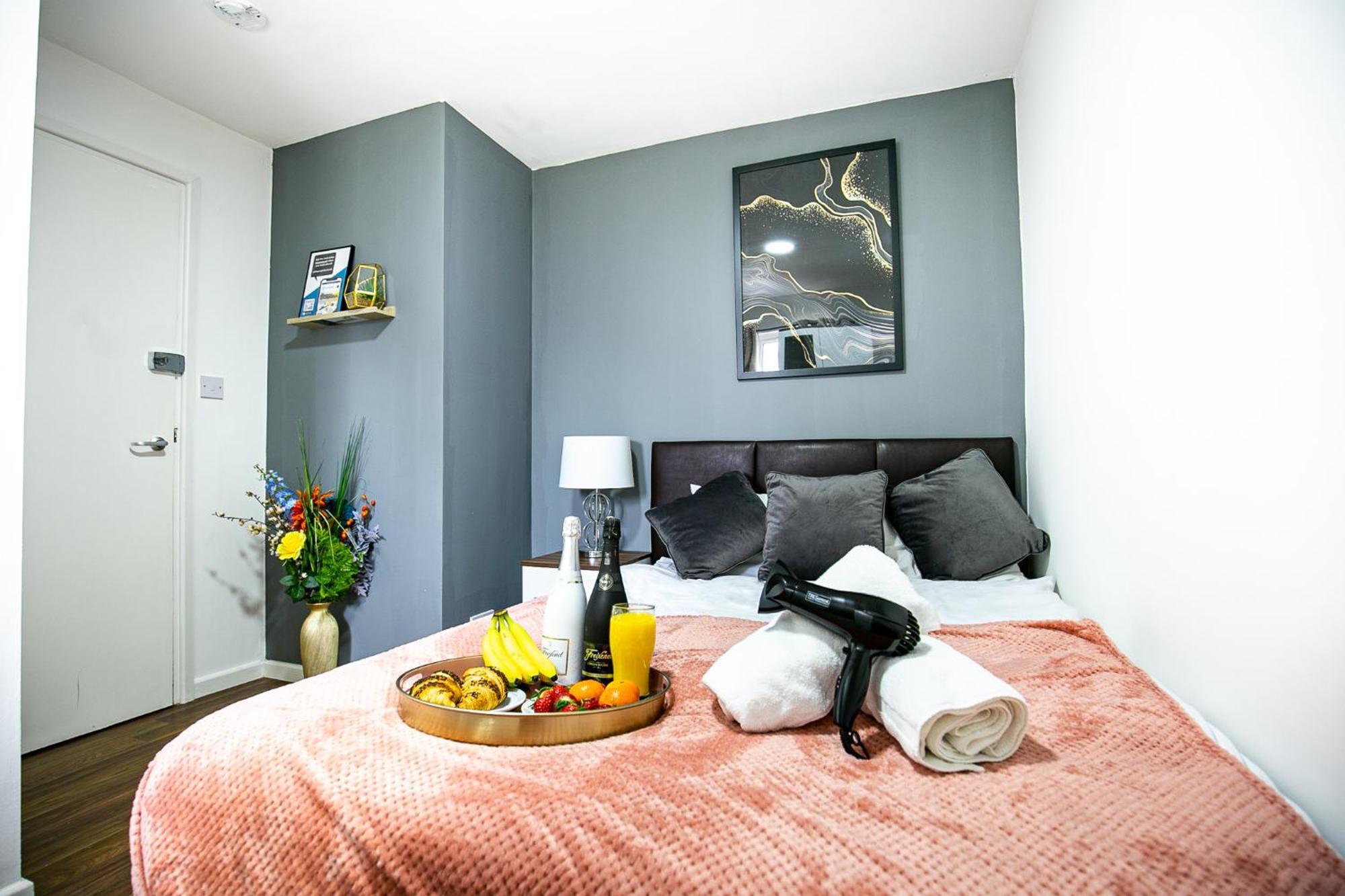 Oldbrook House, Mk Center, Large Groups. * Milton Keynes