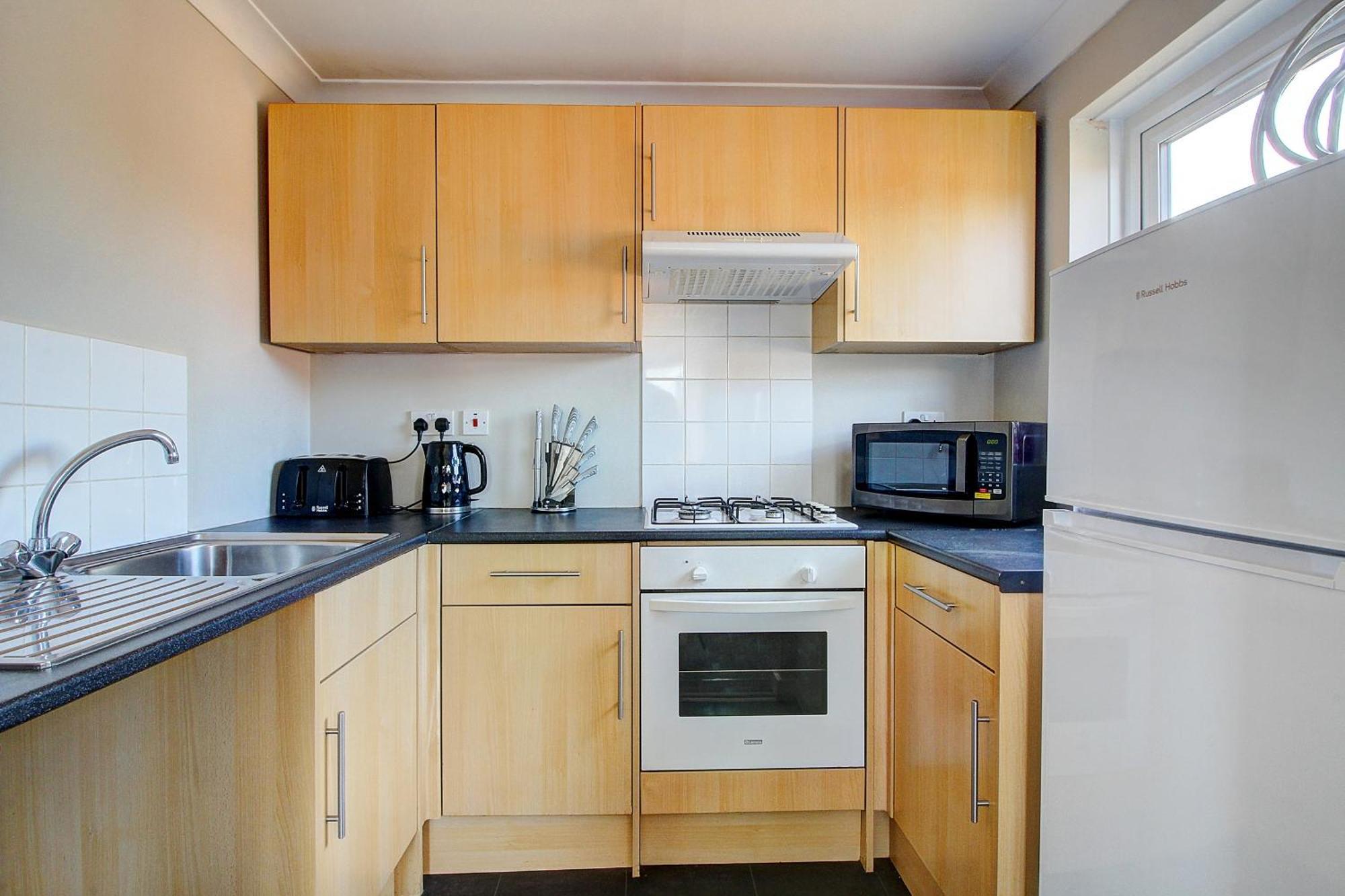 2 Minutes From Mk By Car- 2 Bed - 2 Free Parking Spaces- Hosted By Stayinmk *