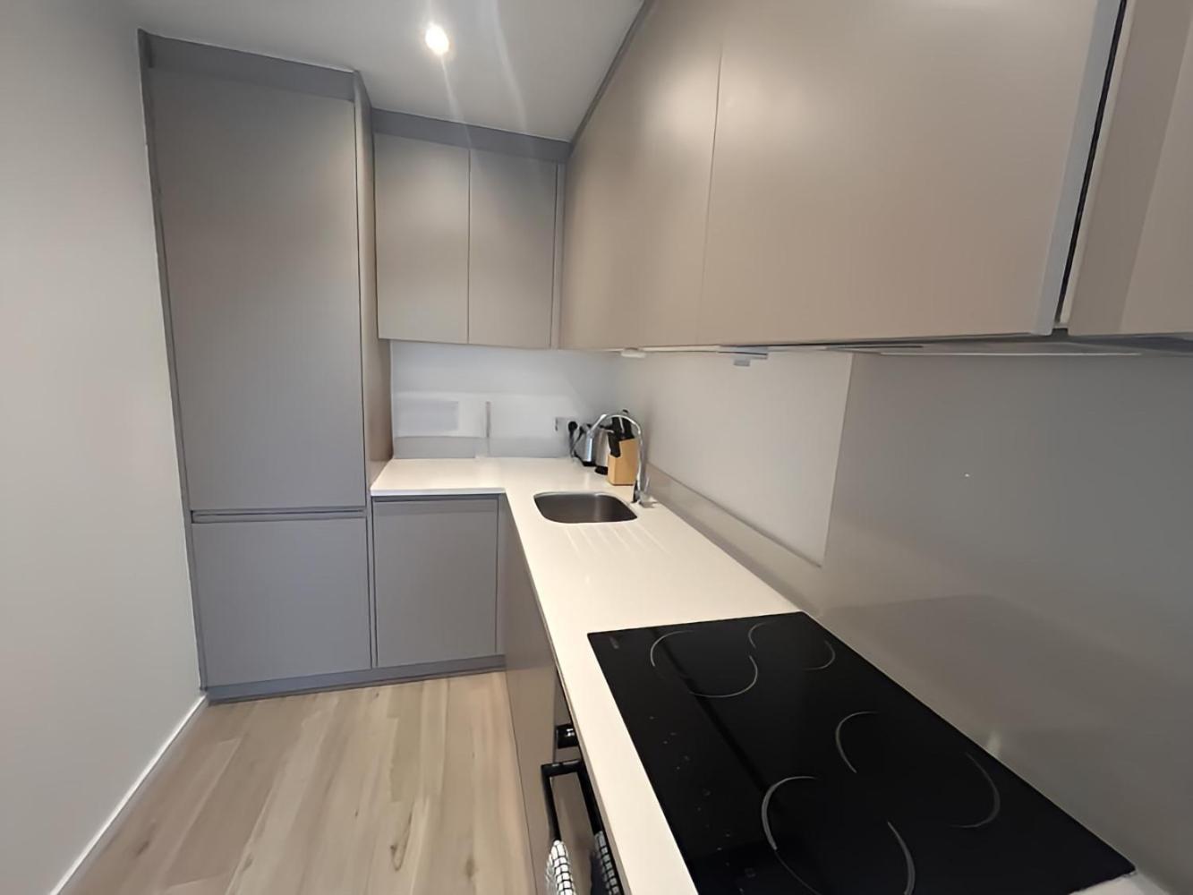 1br Luxury Flat At Train Station - Long Welcome - Just Ask Apartment *