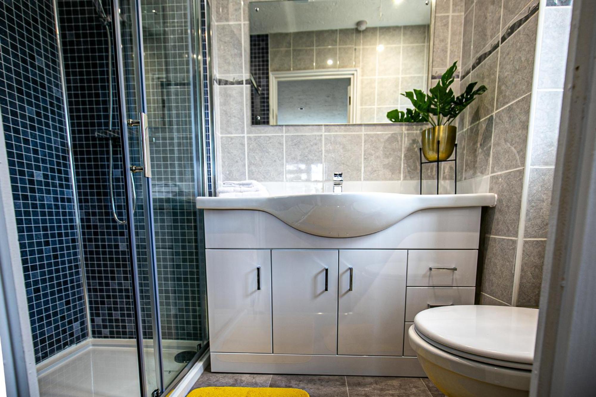 For Families And Contractors With Private Parking Milton Keynes