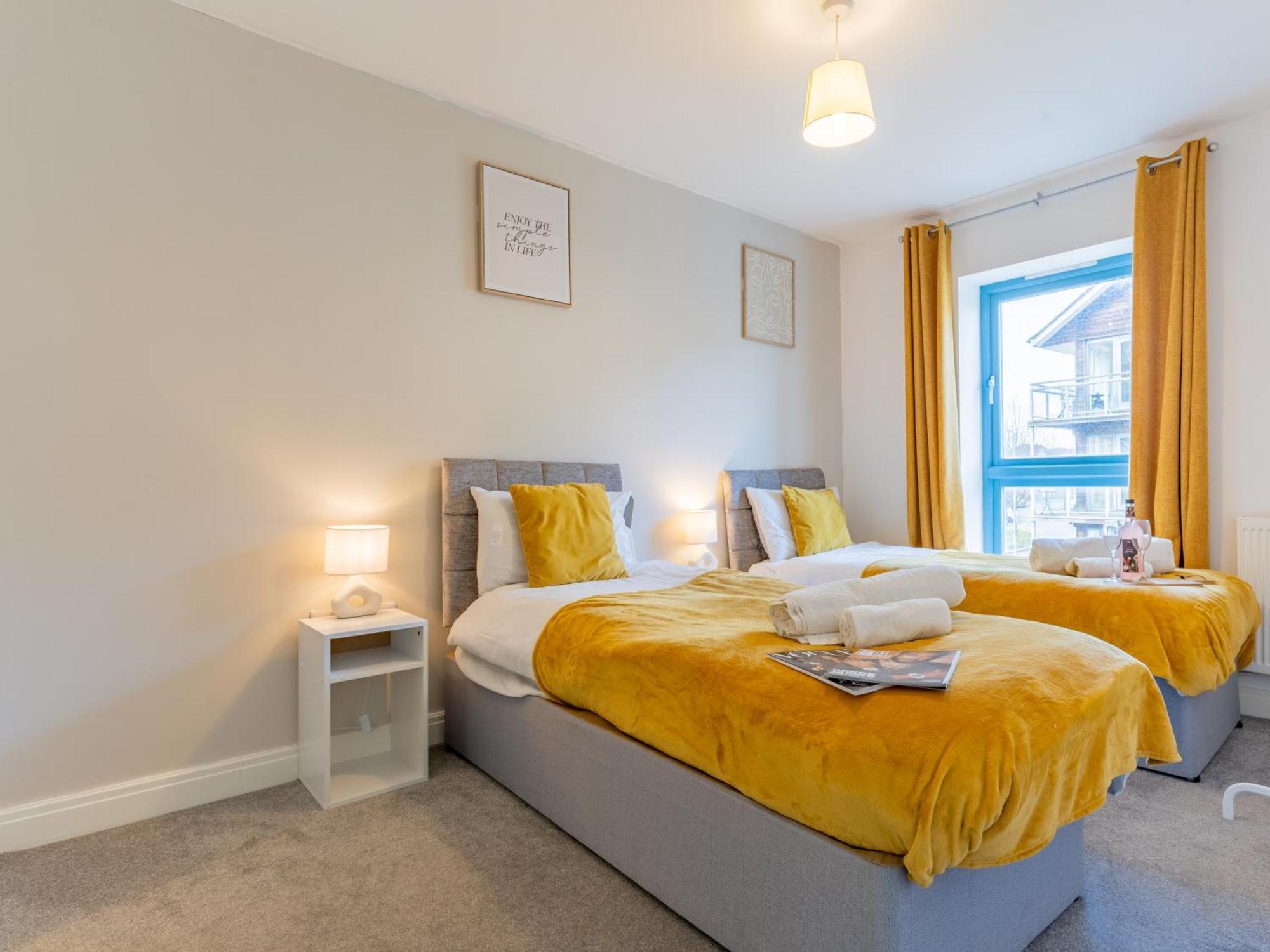 Homestay Contractor Specialist, 3 Bedroom House With Free Parking, Wifi & Netflix! Milton Keynes