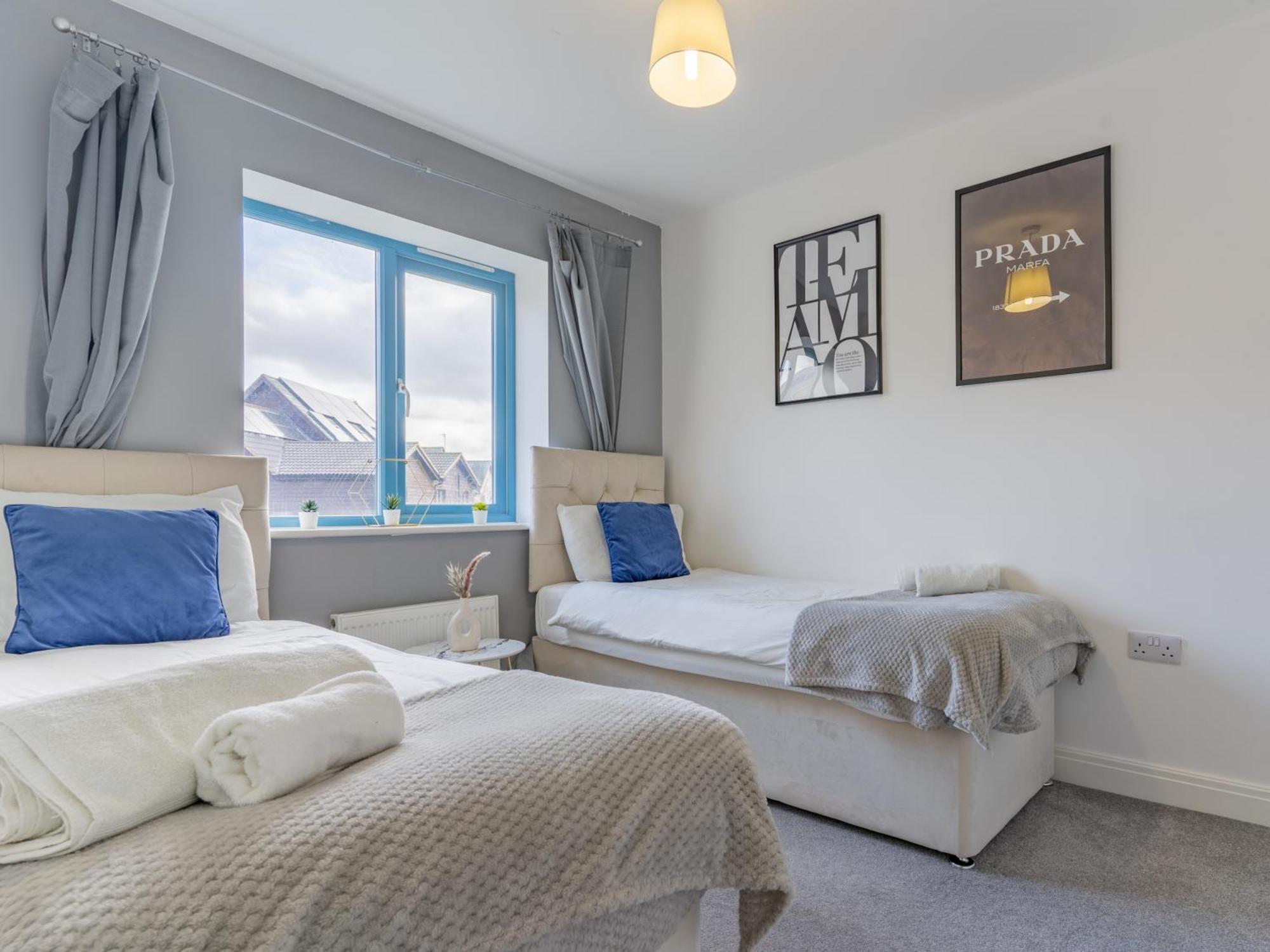 Contractor Specialist, 3 Bedroom House With Free Parking, Wifi & Netflix! Milton Keynes
