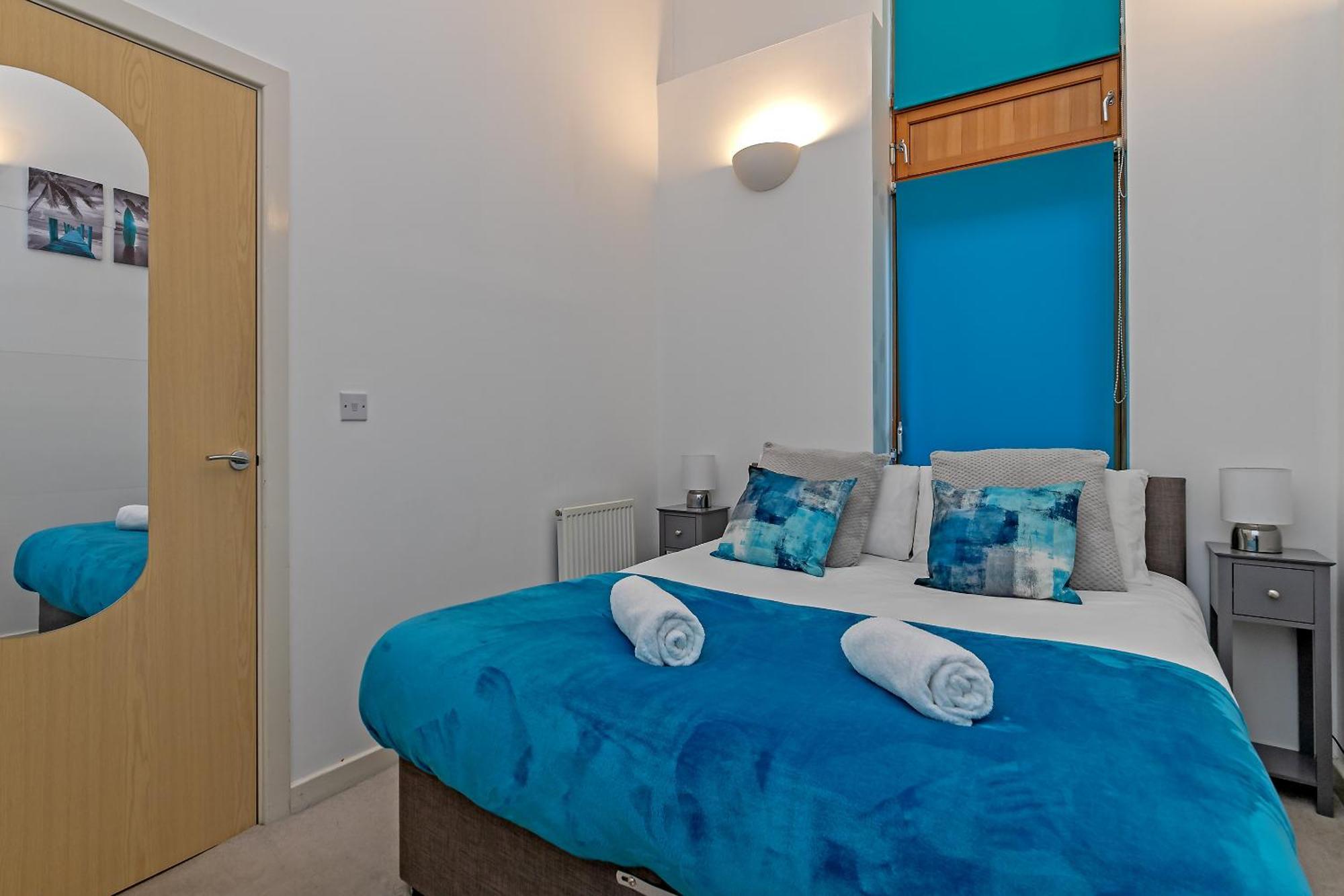 Urban Oasis: Stylish 2-bedroom With Patio Near City Centre Apartment Milton Keynes