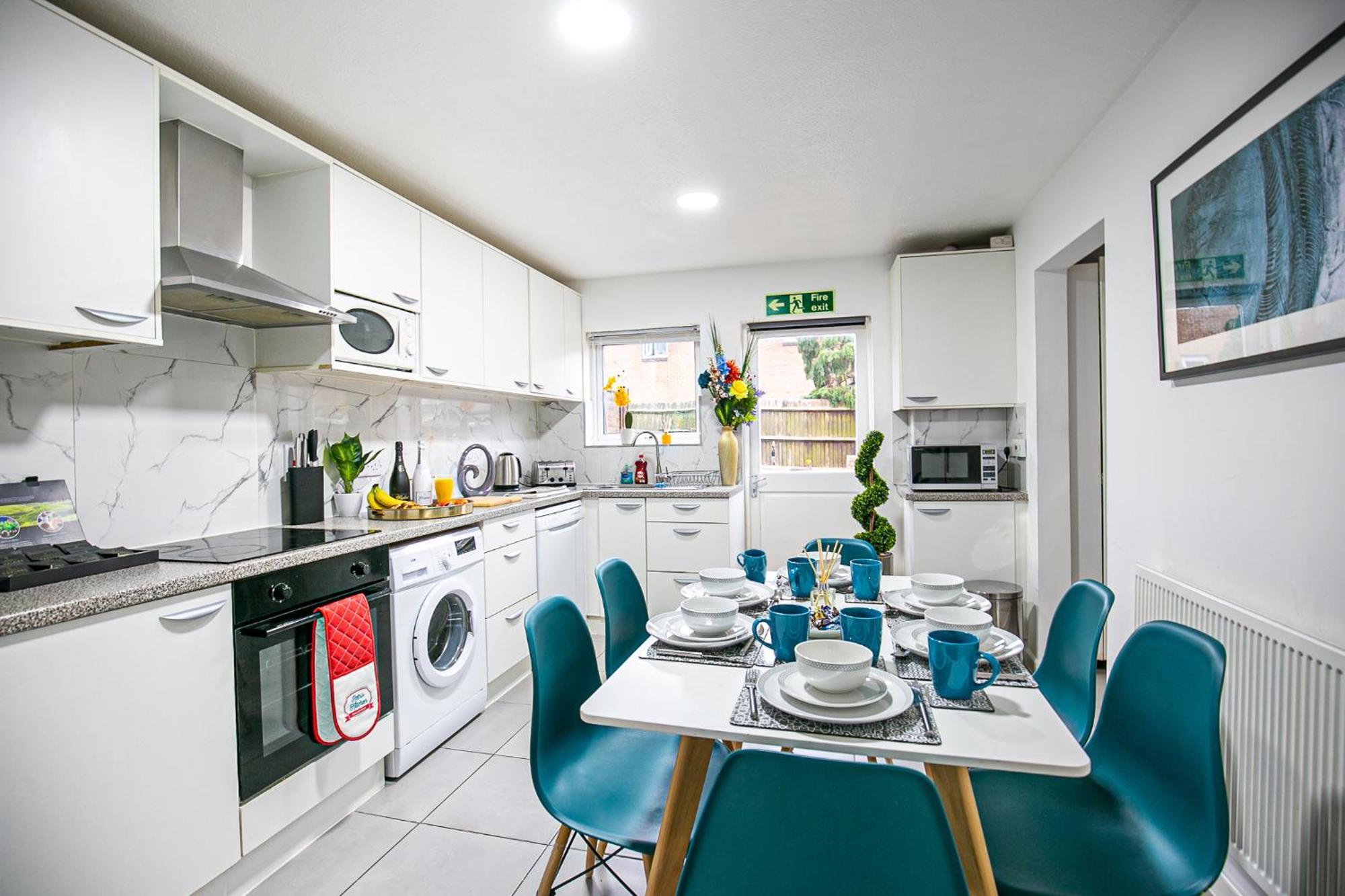 Holiday home Oldbrook House, Mk Center, Large Groups. Milton Keynes