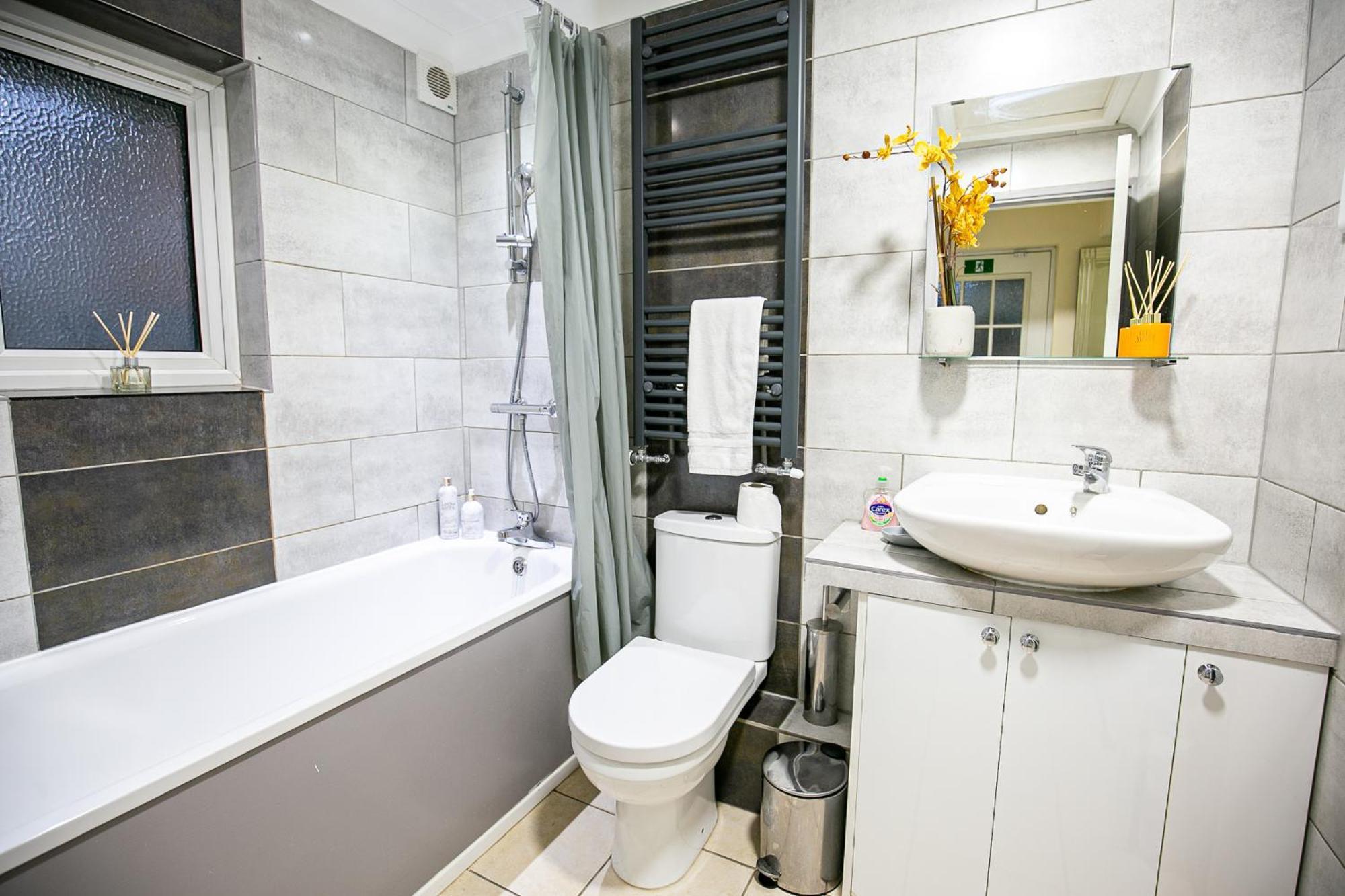 Holiday home Oldbrook House, Mk Center, Large Groups. *