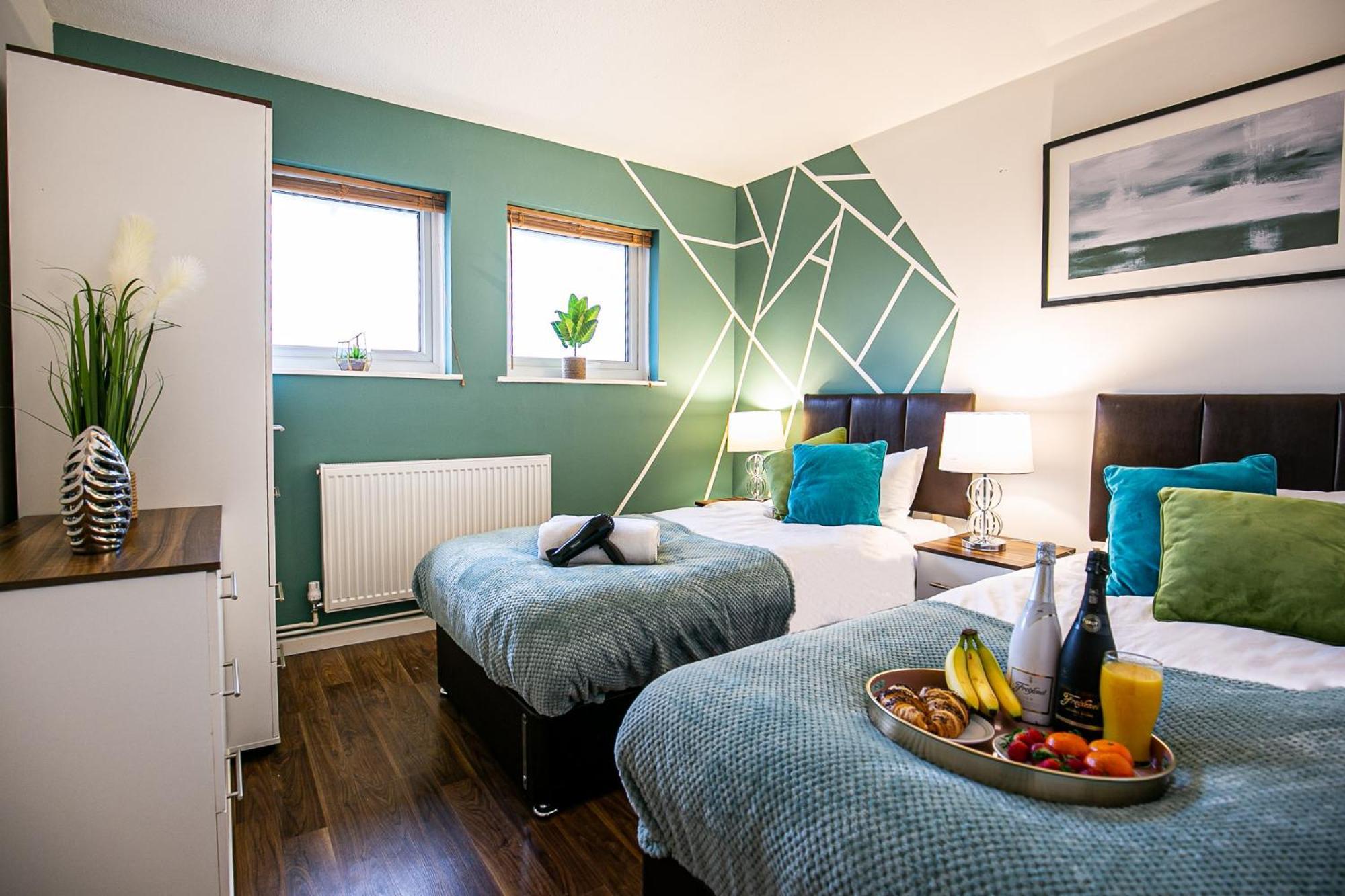 Oldbrook House, Mk Center, Large Groups. * Milton Keynes
