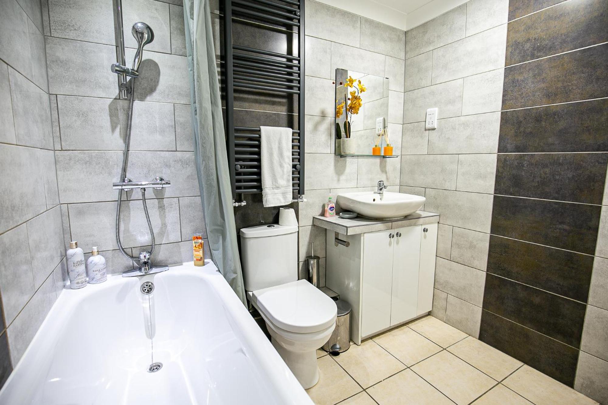 Oldbrook House, Mk Center, Large Groups. * Milton Keynes