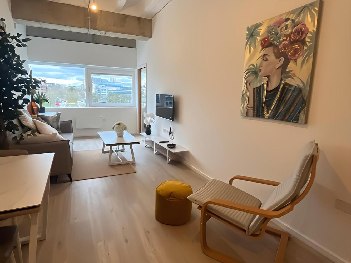 1br Luxury Flat At Train Station - Long Welcome - Just Ask * Milton Keynes