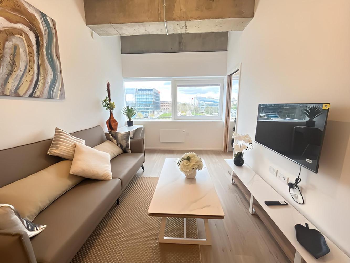 1br Luxury Flat At Train Station - Long Welcome - Just Ask Apartment *