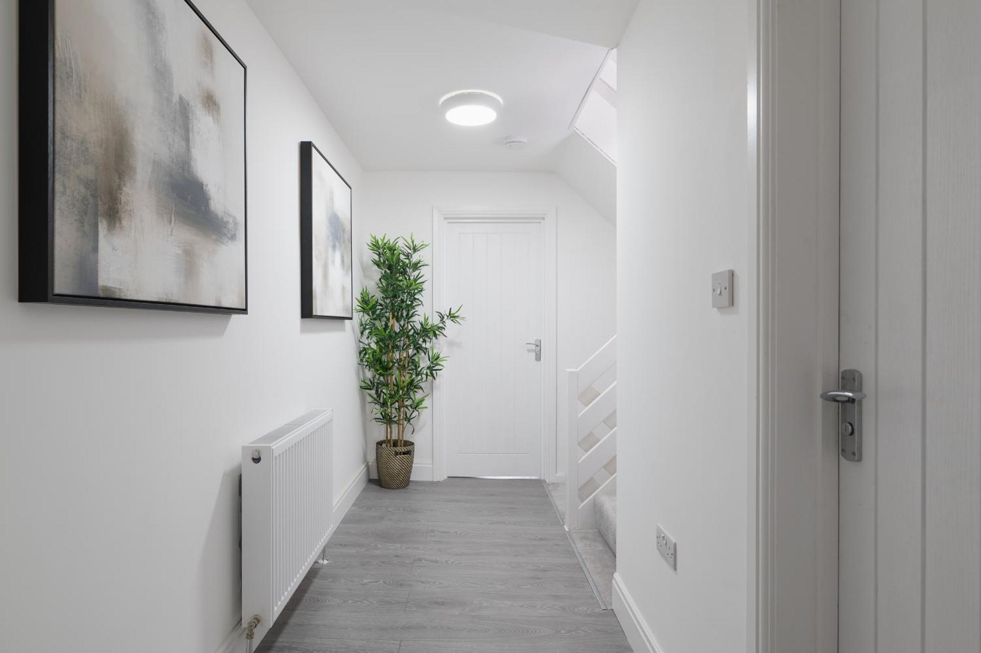 4bed Perfect For Contractors & Long By Valore Services *